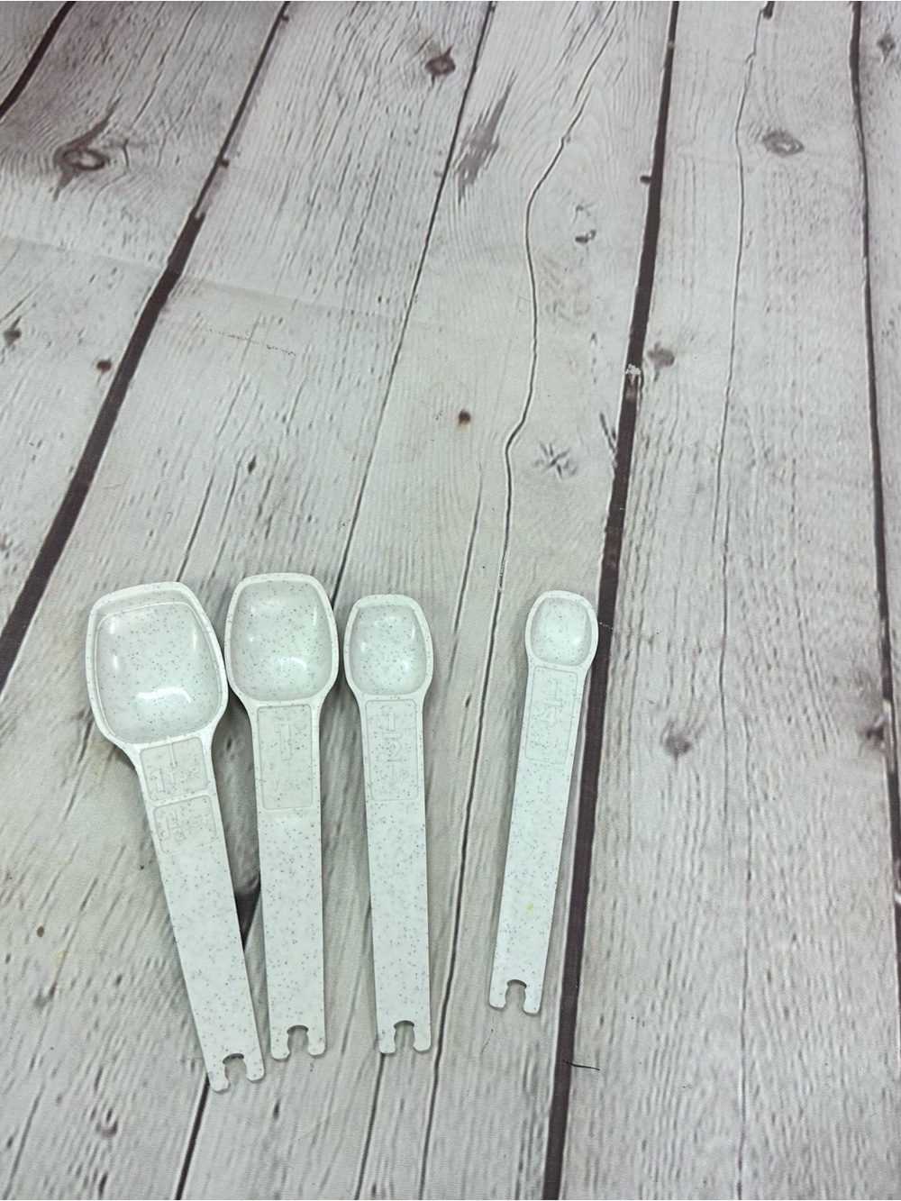 vtg Tupperware Speckled fireworks Measuring Spoon Set replacements 1/4 1/2 1t